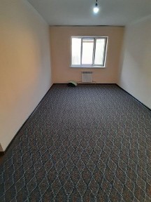 Qorasuv 1da, 80 maktab oldida 2 xonali uy ijaraga beriladi.