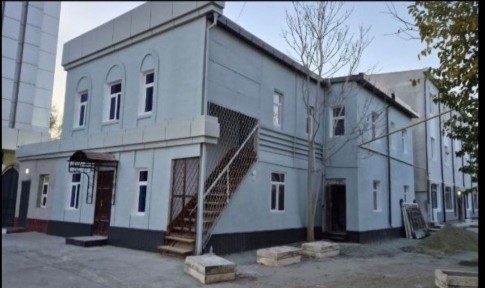 Урганч шахар марказида катта йул буйида бино ижарага берилади