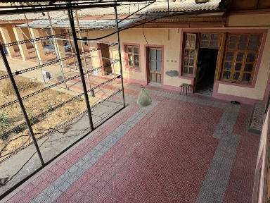Uchaska sotiladi. Ibn sinodan 3 kilometr ichkarida