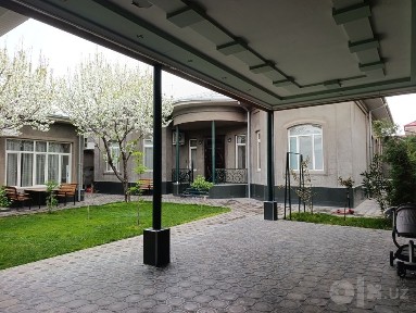 Axunboboev uy sotiladi 6 sotix