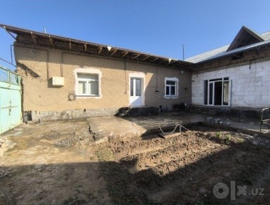 Hovli uy sotiladi