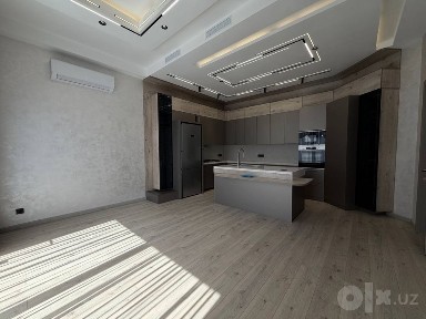 Продвется дом Саламатина 3 сотки 420 м2 3 этажа