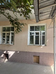 Тинчлик метросида 5 хонадан иборат ховли арендага берилади
