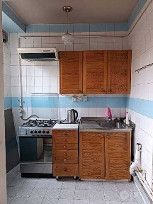 САМЫЙ центр Ц1 средний ремонт 3 этаж 84м2 64 школа ГАСТРО улица'