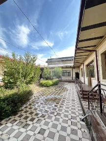 Hovli sotiladi Uchqaxramon