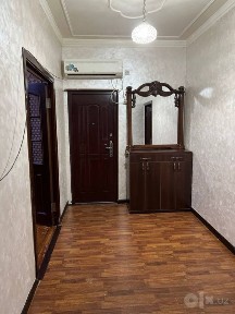 Продаётся 3/5/5 на Карасу-6. Среднее состояние. 78 м2. Балкон 2х6
