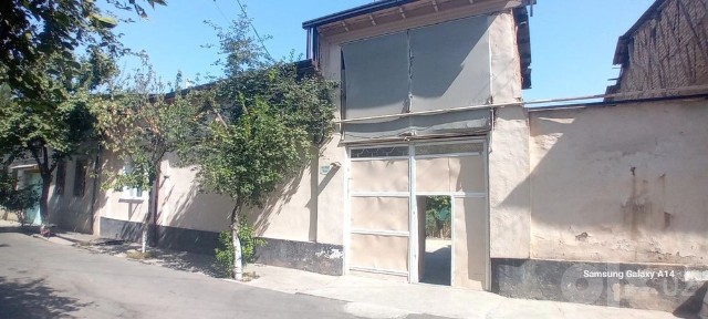 Hovli sotiladi uchaska