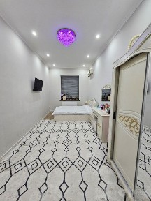 1 xonali 42m² +42m² remontli podval. Ba'zi bir jihozlari qoladi. 5 qav