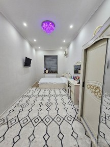 1 xonali 42m² +42m² remontli podval. Ba'zi bir jihozlari qoladi. 5 qav