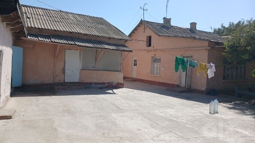 Uy Hovli sotiladi 15 sotix Срочно. Gaz,Suv,Svet bor.