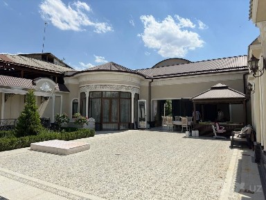 Луначарский, 5 соток, 600 м2, евро ремонт, сауна, бассейн.