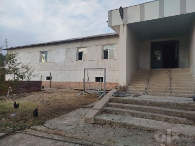 Yuqorichirchiq tumanidan Noturar bino