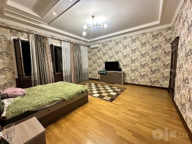 Продается дом 8 комнат, ориентир: Луначарский, 16 соток 1300м²