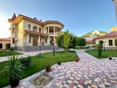 Продаётся Большой Дом в Махалля Амир Темур, 12-соток, 8-комнат
