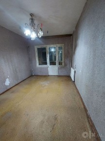 Тансикбаев 2да квартира сотилади, сувни буйида, уй узимники