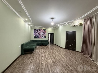Продается дом 4,5 сотки земли 5 комнат двор санузел внутри дома