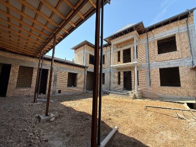 Hovli sotiladi 5.2 sotiq