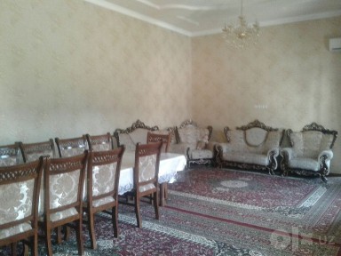 Eshonguzar hovli sotiladi