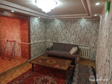 3-микр 2 хонали Балзак ресторани рўпарасида. Ғиштли квартира.
