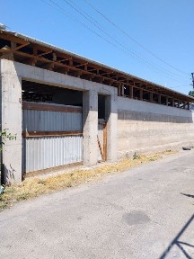 12 sotix chek Uylar koʻtarilgan Kirish eshigi 2 ta Darvozalar oʻrnat
