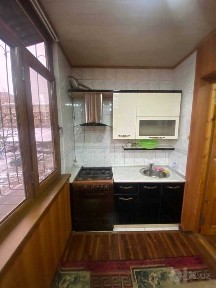 Юнусабад 3 комнатная квартира 2 этаж метро Туркистан. Юнусобод 3 хона