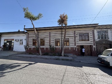 1 liniya Uchtepa tumani 4.32 sotix 8xona + 3 ta padval