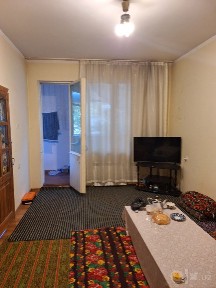 Куйлюк 4.массивда 1 этажда 2хонали уй сотилади