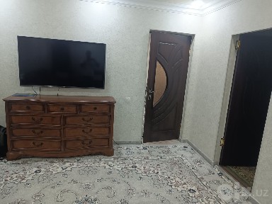 Катта Квартира 3 хона 4 килинган. Локацияда юнусабад д2 Суд
