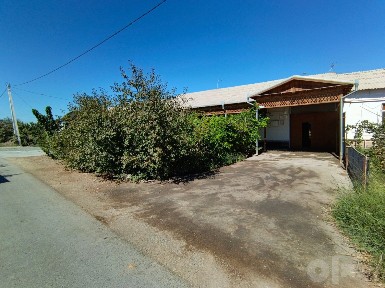 Uy sotiladi 666 m²