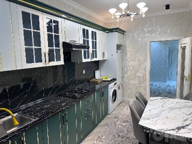 Срочно задаётся квартира 3х км 2 етаж адрес Ислохат краски дом 500$.