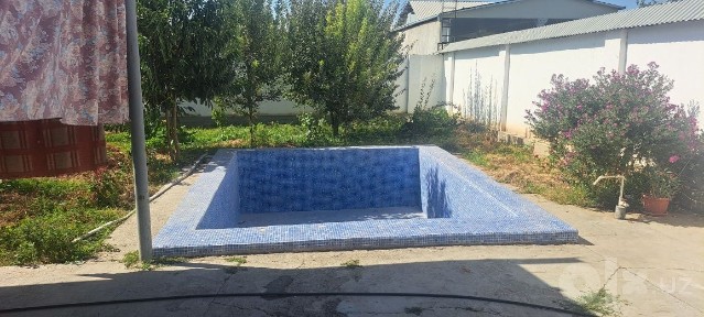 Продается дом в Янгибазаре не далеко от центра 6 соток