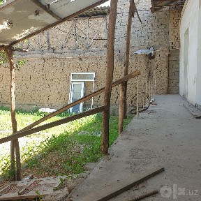 Арендага яшашга, складга ёки ишлаб чикаришга жой берилади, урикзор боз