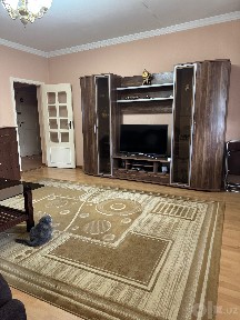 Вдоль дороги на против паркенсеого базара 3/5/9 вторичка