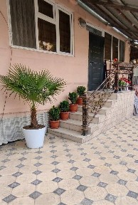 Продается просторная 4-комнатная квартира в самом центре города Карши.