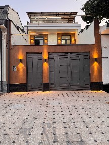 Uy sotiladi 3 etaj