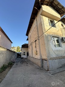 Участка сотилади 2 этажли 4.87 сотихли Сергли Строитель