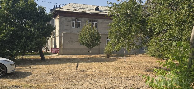 Ijaraga (Arenda) 2.2sotihli hovli yol yuzida joylashgan