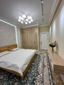 3 xonalik kvartira sotiladi. 1-etaj 92 kv lik xonadon.