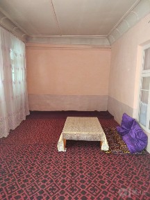 Hovli sotiladi 6 sotix 6 xona