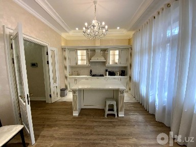 Сдаётся 3-комн ЖК Новомосковская, 156 м²