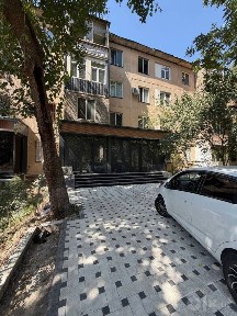 Продается коммерческое помещение ориентир 8 квартал / Малика 20м2