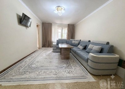 Срочная цена! Продаю 2в3/4/4,болкон 2х6.Массив Ялангач, 7 поликлиника.