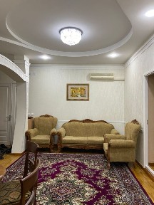 Продается 2-комнатная перепланированная в 3-комнатную. В районе Лабзака