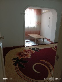 3 xonali kvartira sotiladi 4 etajlik domni 2 etajida