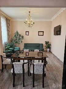 Сталинка 136 м² с узаконенной мансардой и крытой стоянкой. Мирабад