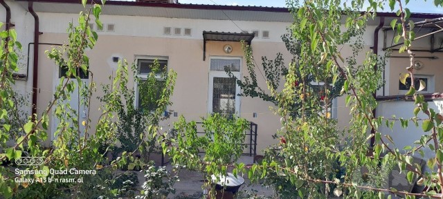 Qibray tumani Mehnat mahallasi 3 xonali 2 sotixli uy sotiladi. Кибрай