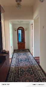 Navoiy shahrida 3 xona 4 xona qilsa buladigan uyimiz sotiladi