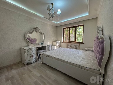 Срочно сдается квартира в центре.