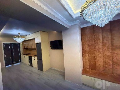 3 комнатная возле метро Рохат