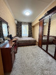 ПРОДАЖА! ул. Муминова 2-ком. 3-этаж 56м², кирпич балкон: 2×6
